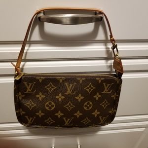 Preowned Louis Vuitton Pochette